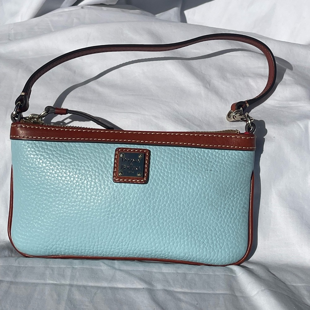 Pebble Grain Large Slim Wristlet